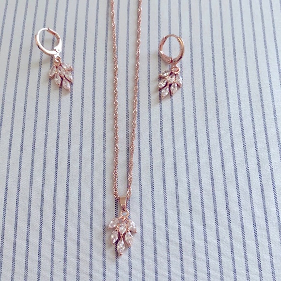 Rose gold earring and necklace set - Picture 2 of 3